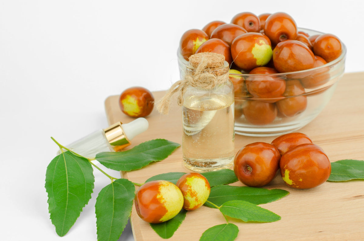 Jojoba Oil: the skin-friendly classic